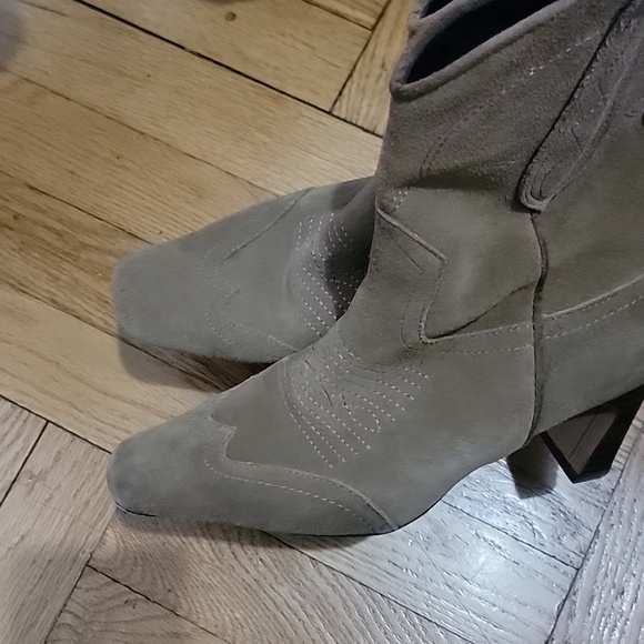 Steve Madden Shoes - Steve Madden Taupe Suede Western Ankle Boots